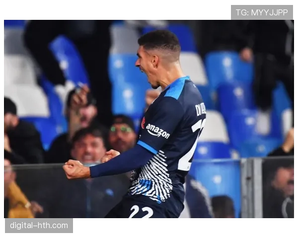 “特写：门将的视角——诺伊尔如何用手势和呼喊统领拜仁的混合防守网络”